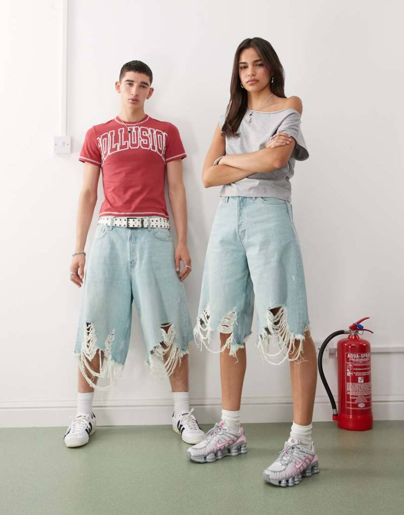 Weekday - Unisex-Jeansshorts in blauer Waschung mit extremer Oversize-Passform im Used-Look von Weekday