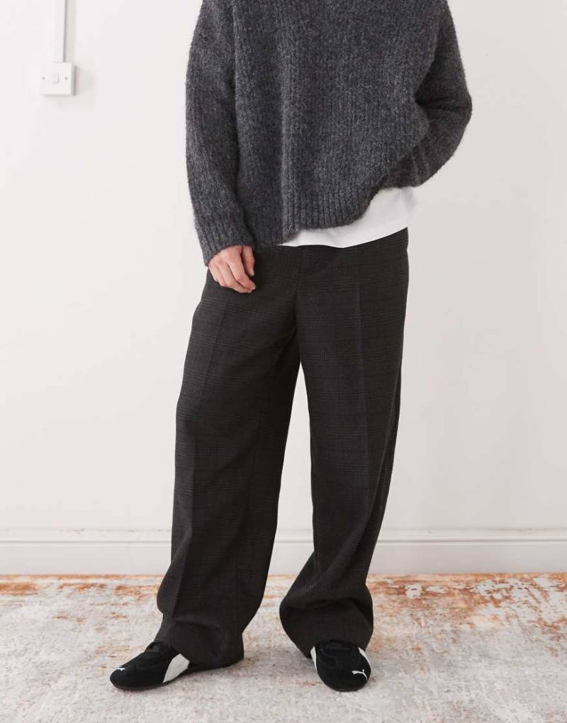 Weekday - Uno - Elegante, karierte Loose-Fit-Hose in Dunkelgrau von Weekday