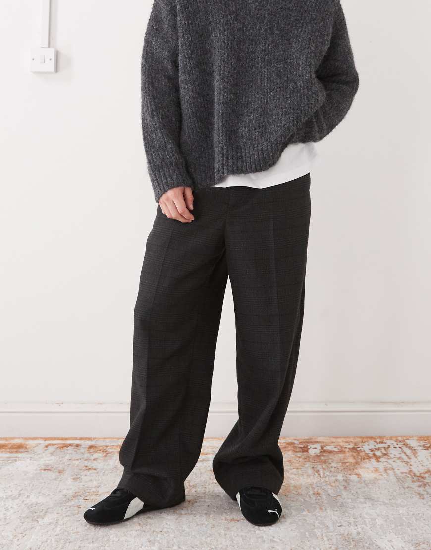 Weekday - Uno - Elegante, karierte Loose-Fit-Hose in Dunkelgrau von Weekday