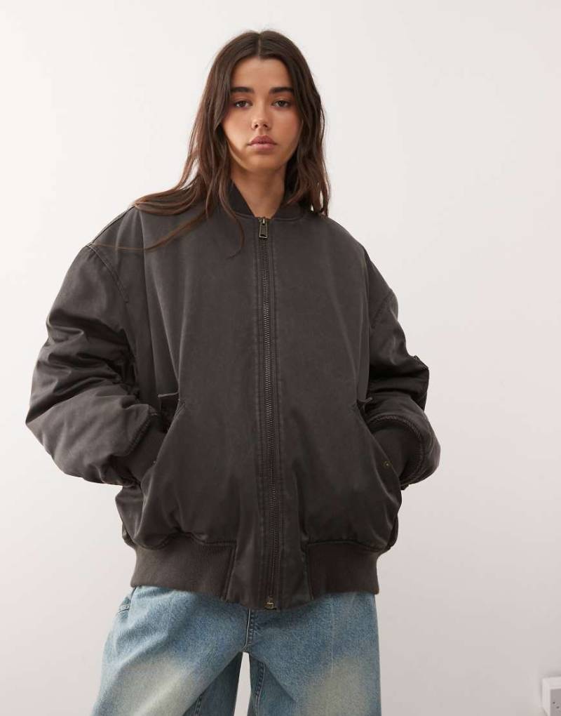 Weekday - Wattierte Oversize-Bomberjacke in verwaschenem Dunkelgrau von Weekday