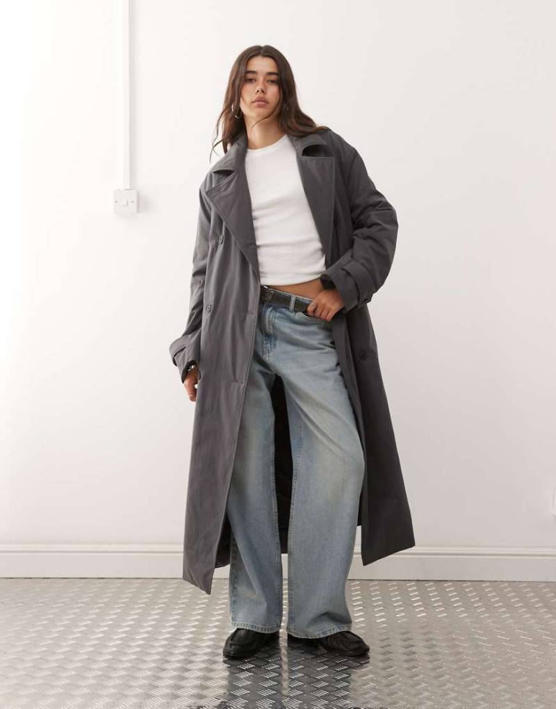 Weekday - Wattierter Oversize-Trenchcoat in Dunkelgrau von Weekday