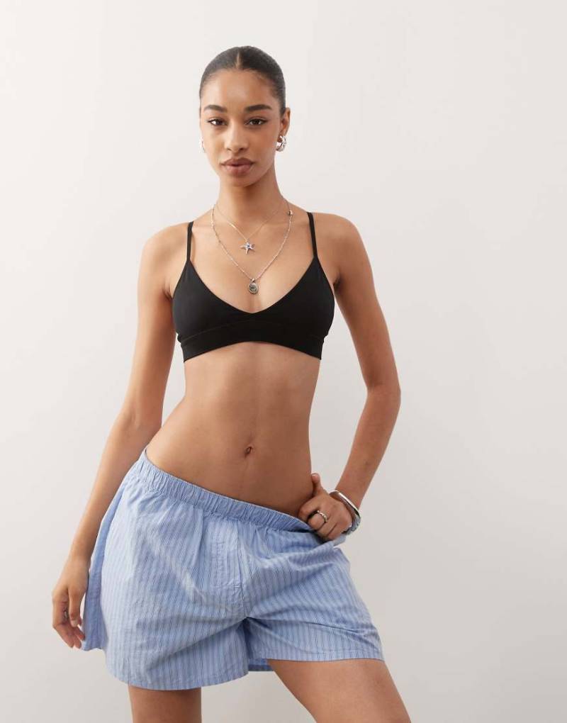 Weekday - Weicher, nahtloser Triangel-BH in Schwarz von Weekday