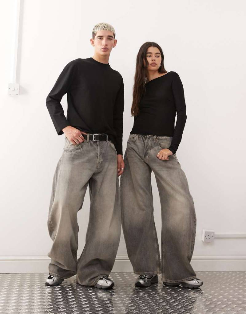 Weekday - Weite Unisex-Jeans in verwaschenem Grau mit abgerundetem Beinschnitt von Weekday
