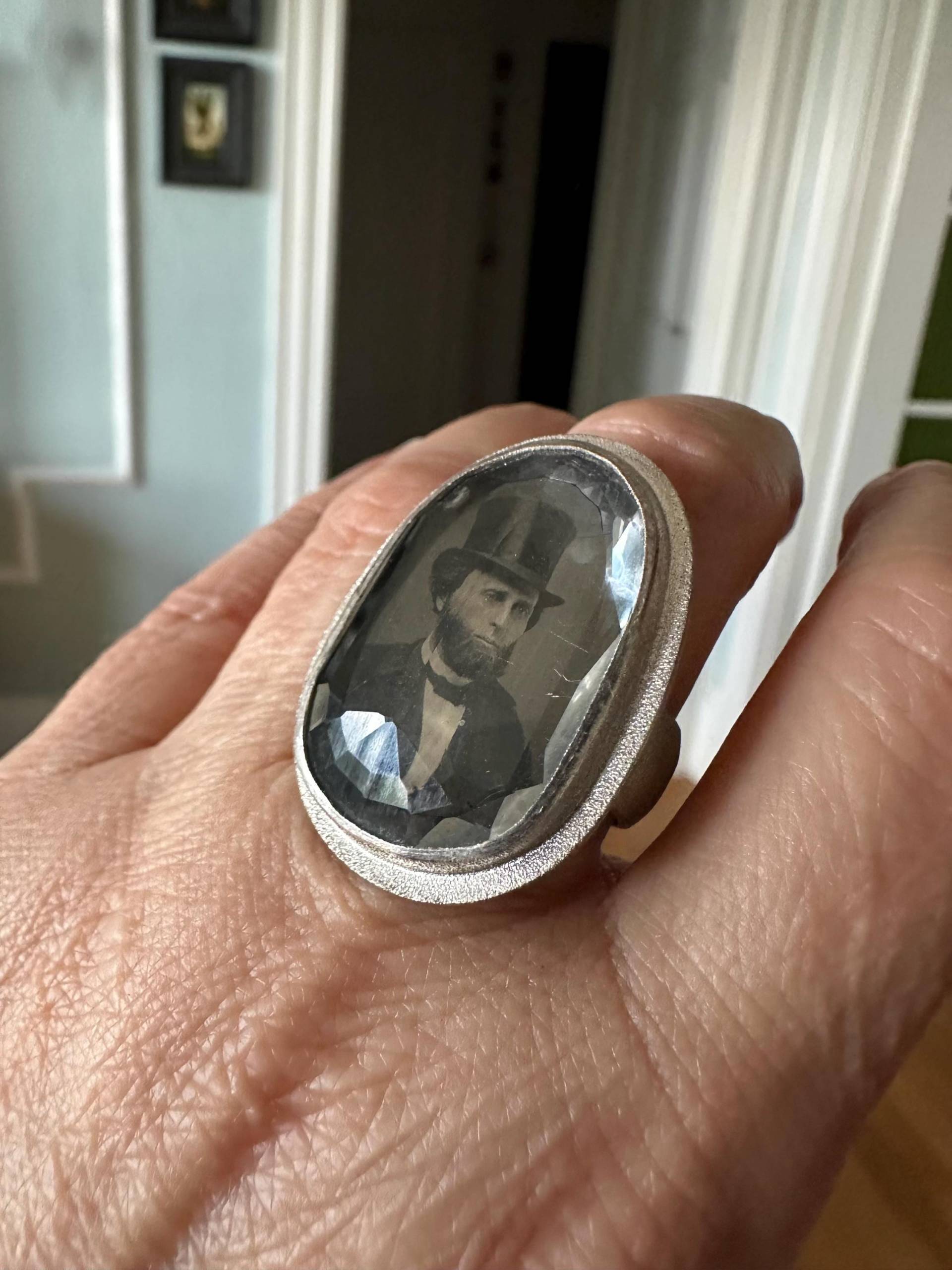 sterling Silber Ring Mit Antique Tintypo Mann - Abraham Lincoln Look Alike Unter Bergkristall Quarz sterling Silber Ring Mit Antique Tintypo Mann - Abraham Lincoln Look Alike Unter Bergkristall Quarz von WeepingWillowAntique