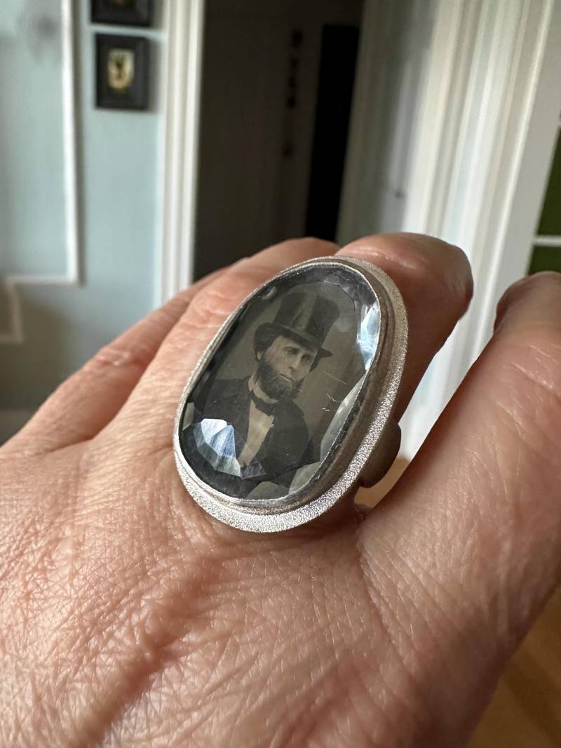 sterling Silber Ring Mit Antique Tintypo Mann - Abraham Lincoln Look Alike Unter Bergkristall Quarz sterling Silber Ring Mit Antique Tintypo Mann - Abraham Lincoln Look Alike Unter Bergkristall Quarz von WeepingWillowAntique