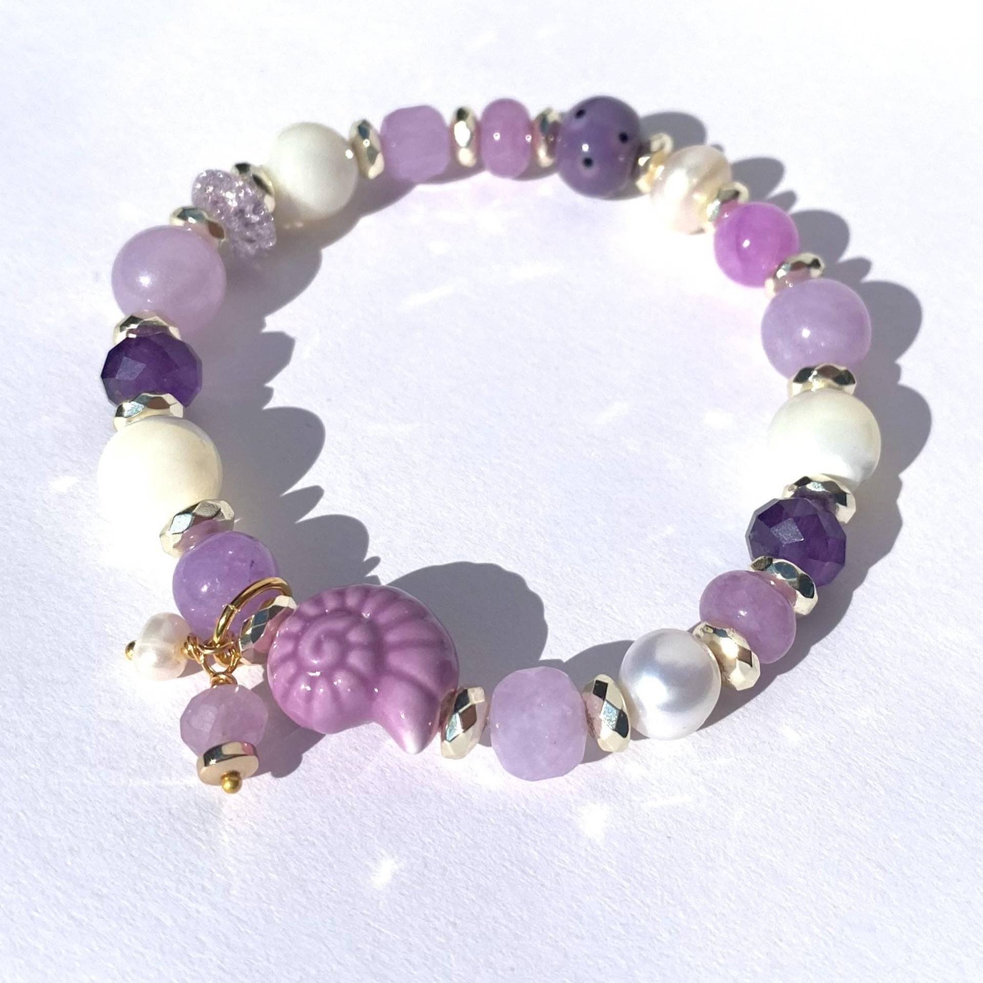 Lila Armband Aus Edelsteinen Und Süßwasserperlen Für Damen, Größe Personalisierbar Lila Armband Aus Edelsteinen Und Süßwasserperlen Für Damen, Größe Personalisierbar von Weibertraum