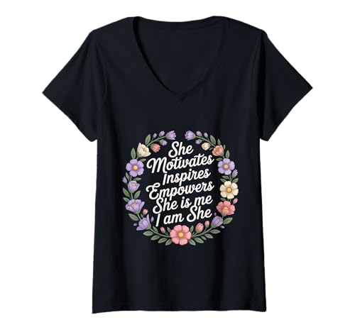 Damen She Motivates Inspires Empowers She is Me I Am She - T-Shirt mit V-Ausschnitt Damen She Motivates Inspires Empowers She is Me I Am She - T-Shirt mit V-Ausschnitt von Weibliche Inspiration und Beispiel