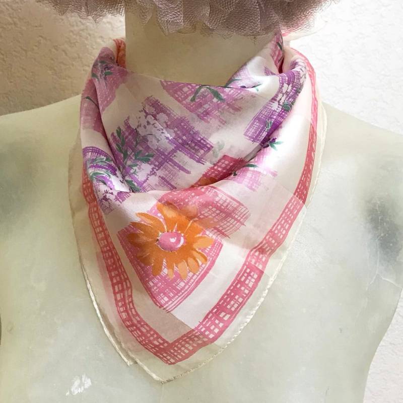 Reine Seide Vintage 1990Er Jahre Pastel Sheer Floral Schal Reine Seide Vintage 1990Er Jahre Pastel Sheer Floral Schal von WeirdWorldVintage
