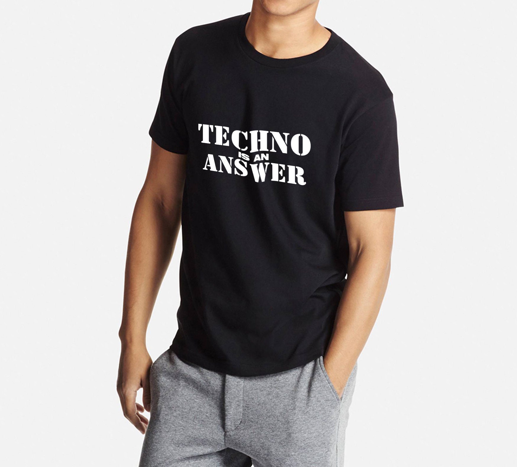 Unisex Techno Ist Ein Antwort-T-Shirt, Schwarzweißdruck, Hochwertiges T-Shirt, Geschenk Für Sie, Ihn, Rave, Partykleidung Unisex Techno Ist Ein Antwort-T-Shirt, Schwarzweißdruck, Hochwertiges T-Shirt, Geschenk Für Sie, Ihn, Rave, Partykleidung von WelcomeAboardStudio