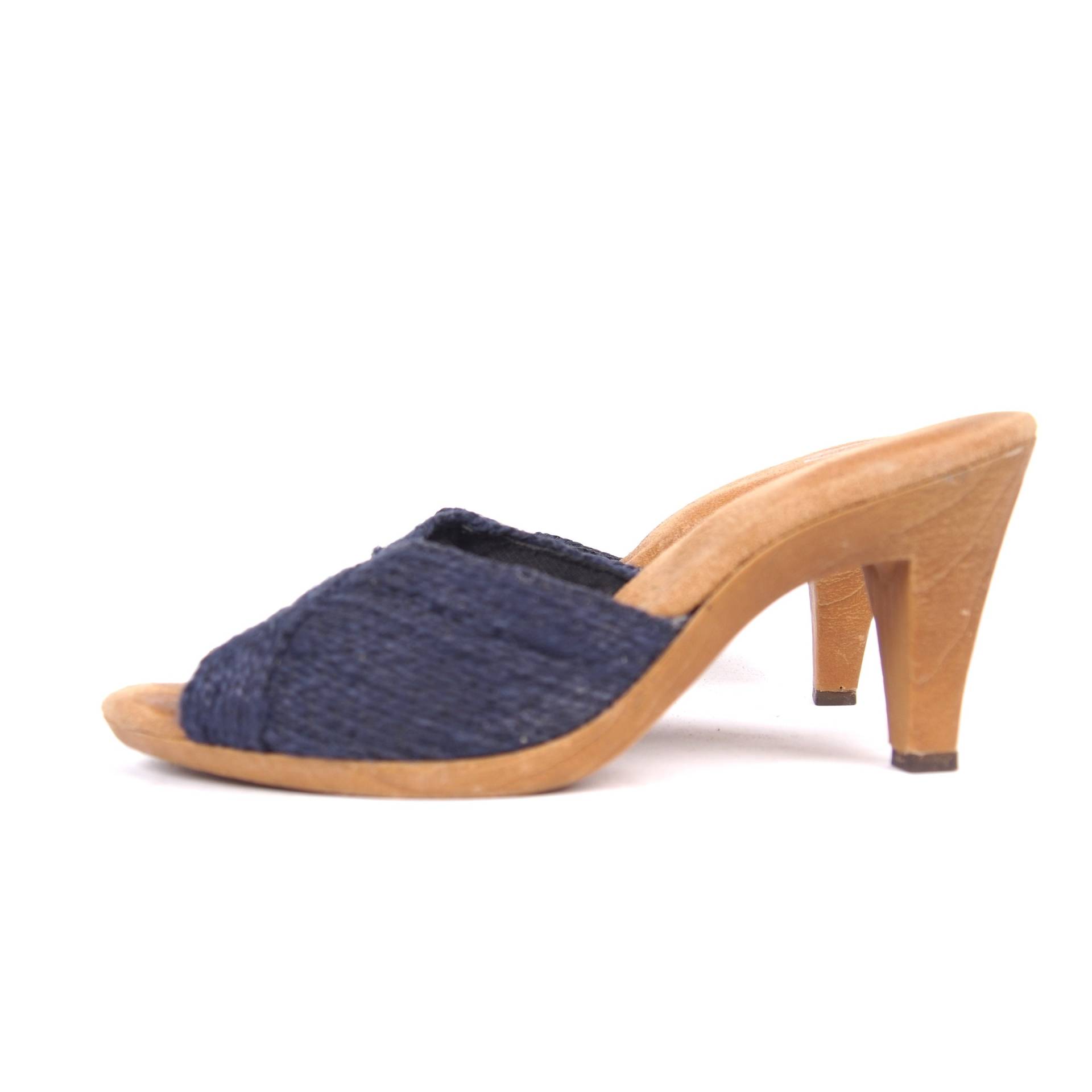 Size 7.5 Jute Pantoletten // Marineblaue Slip On Sandalen Absatzschuhe Offene Zehensandalen Gepolstertes Fußbett Naturalizer Size 7.5 Jute Pantoletten // Marineblaue Slip On Sandalen Absatzschuhe Offene Zehensandalen Gepolstertes Fußbett Naturalizer von WelcomeHomeVintage