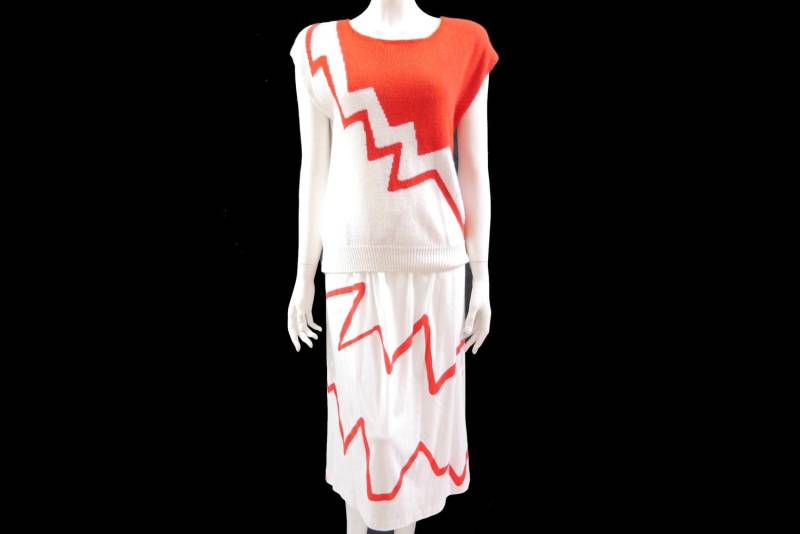 Vintage Retro Zweiteiler Set // Outfit 80Er Jahre Rot Weißer Pulli Und Baumwoll Rock Größe M 136 Vintage Retro Zweiteiler Set // Outfit 80Er Jahre Rot Weißer Pulli Und Baumwoll Rock Größe M 136 von WelcomeHomeVintage