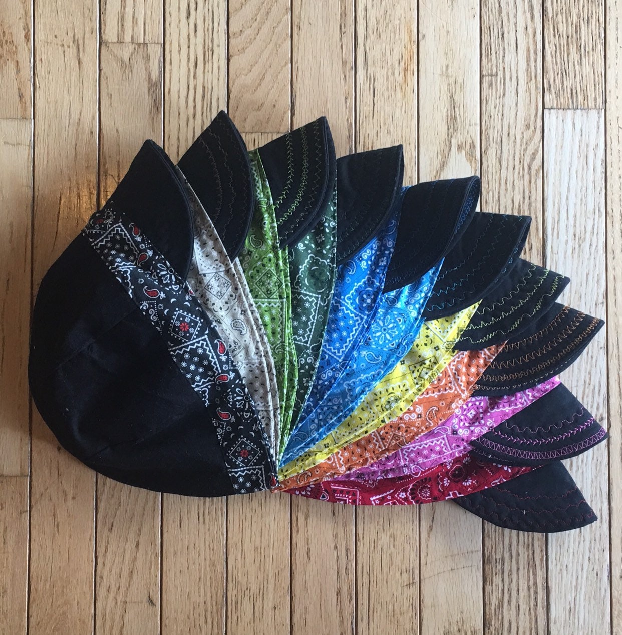 Bandana Banders Schwarz - Regenbogen Zehnerbündel Ziernaht Variiert Zieren Sie Ihre Mütze Mit Stickerei Siehe Beschreibung Für Den Link Bandana Banders Schwarz - Regenbogen Zehnerbündel Ziernaht Variiert Zieren Sie Ihre Mütze Mit Stickerei Siehe Beschreibung Für Den Link von WeldingCapsbyLori