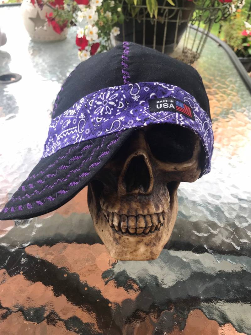 Schwarze Bandana Banders - Lila Die Ziernähte Variieren Auf Bestellung Wendbar Vorgewaschen Weicher Und Strapazierfähiger Baumwollstoff Schwarze Bandana Banders - Lila Die Ziernähte Variieren Auf Bestellung Wendbar Vorgewaschen Weicher Und Strapazierfähiger Baumwollstoff von WeldingCapsbyLori