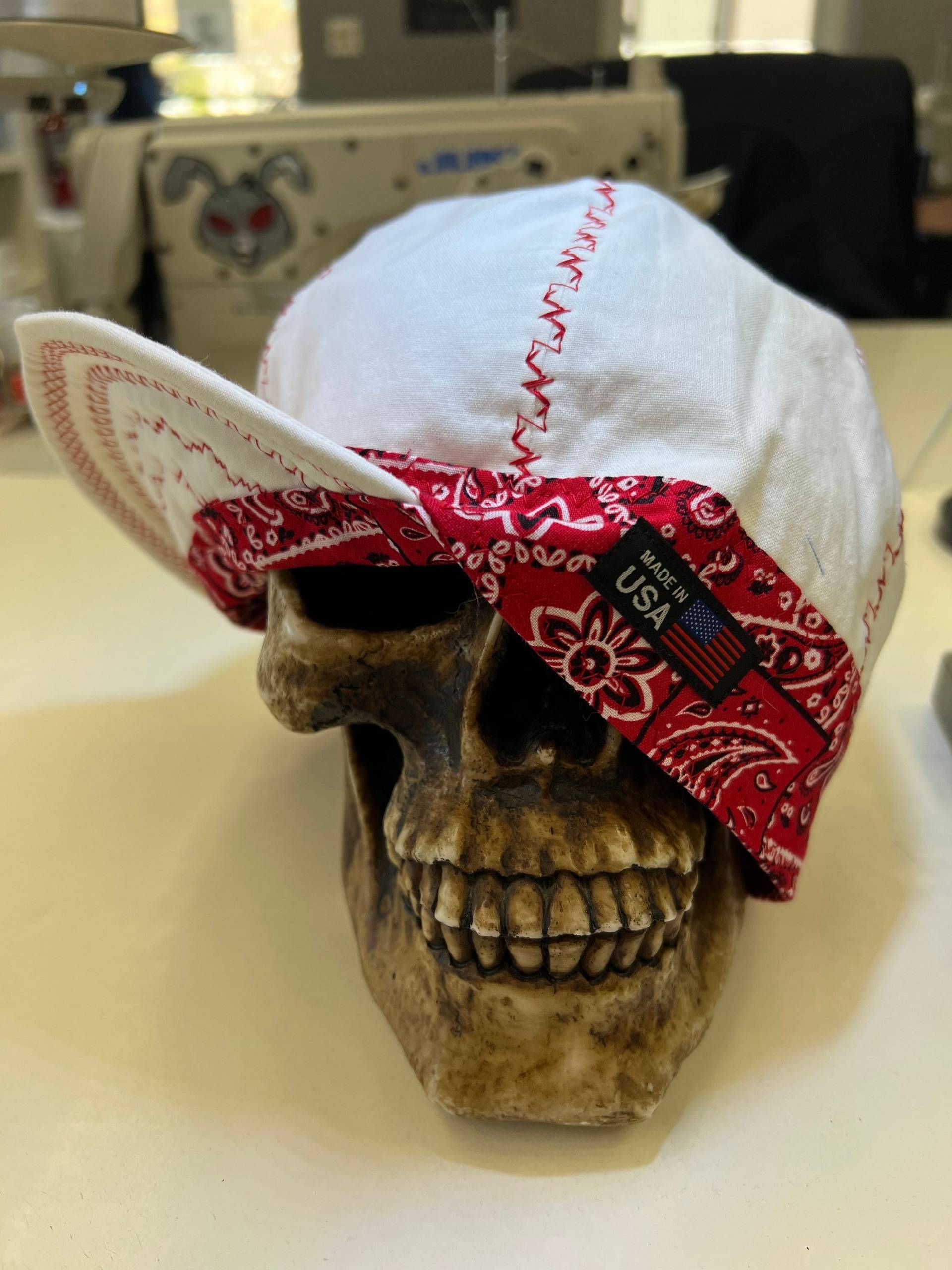 Weißes Bandana Banders - Rotes Wendehandtuch Ziernähte Variieren Fügen Sie Ihrer Mütze Stickerei Hinzu Siehe Beschreibung Für Den Link Weißes Bandana Banders - Rotes Wendehandtuch Ziernähte Variieren Fügen Sie Ihrer Mütze Stickerei Hinzu Siehe Beschreibung Für Den Link von WeldingCapsbyLori