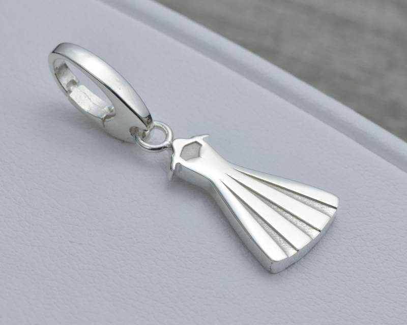 Silberner Hochzeitskleid-Charm, Sterling-Silber-Charm, Brautgeschenk Von Mama, Geschenkideen Für Die Braut, Brautjungfern-Charm, Brautschmuck von WellesleyRowJewelry