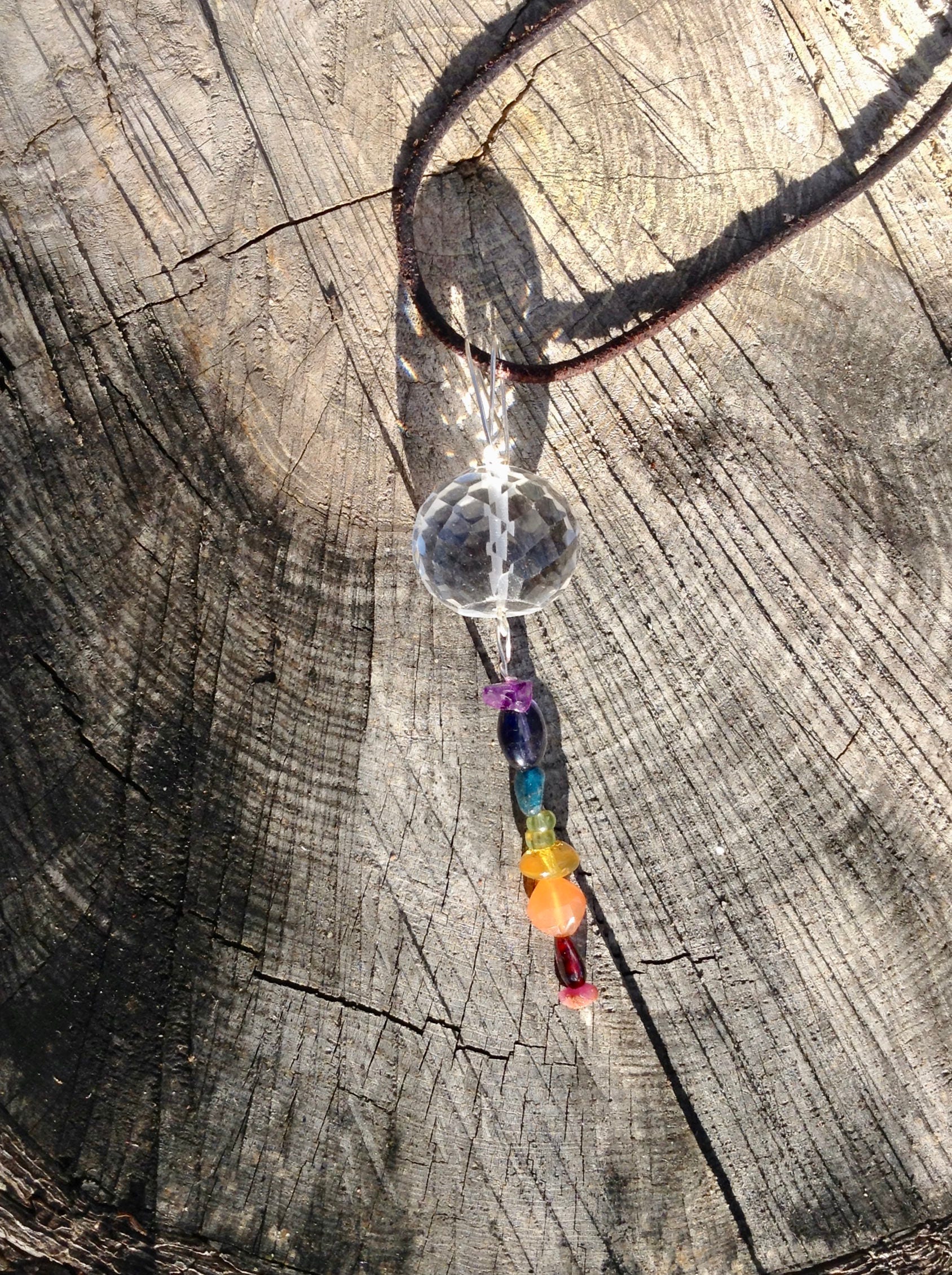 Bergkristall Regenbogen Edelstein Kunst Anhänger Mit Sterling Silber Und Lederkette Bergkristall Regenbogen Edelstein Kunst Anhänger Mit Sterling Silber Und Lederkette von WellnessGallery