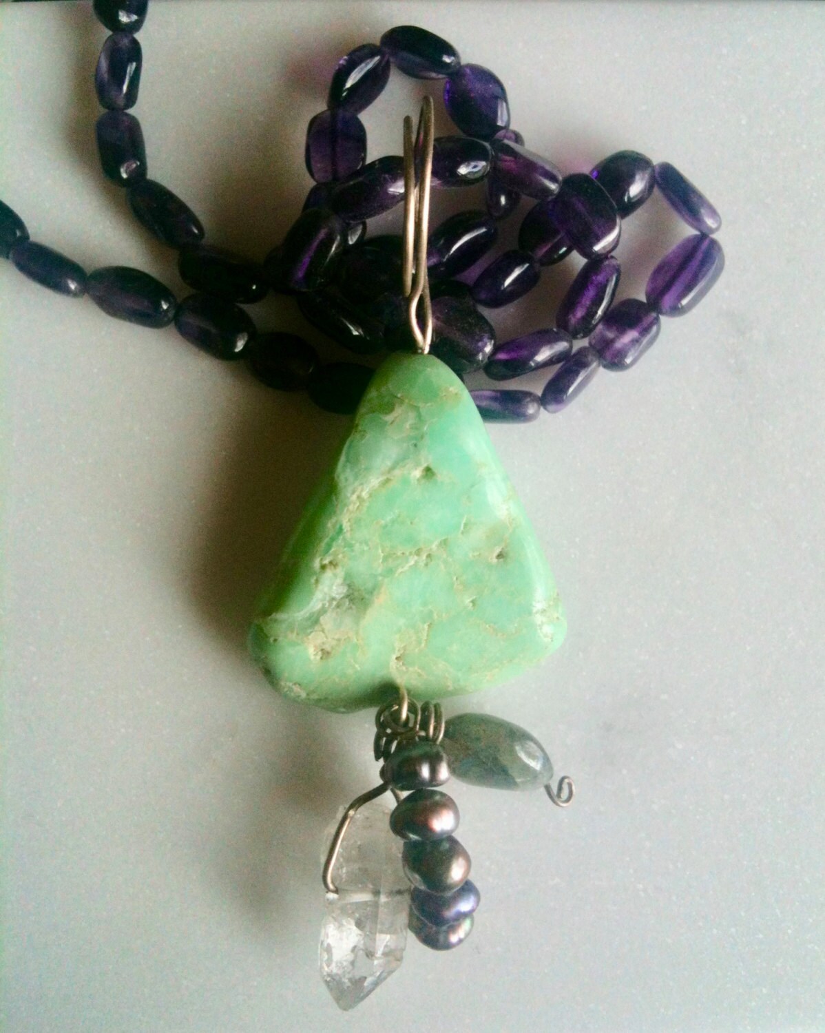 Chrysopras Anhänger An Amethyst Perlen Edelstein Kunst Chrysopras Anhänger An Amethyst Perlen Edelstein Kunst von WellnessGallery