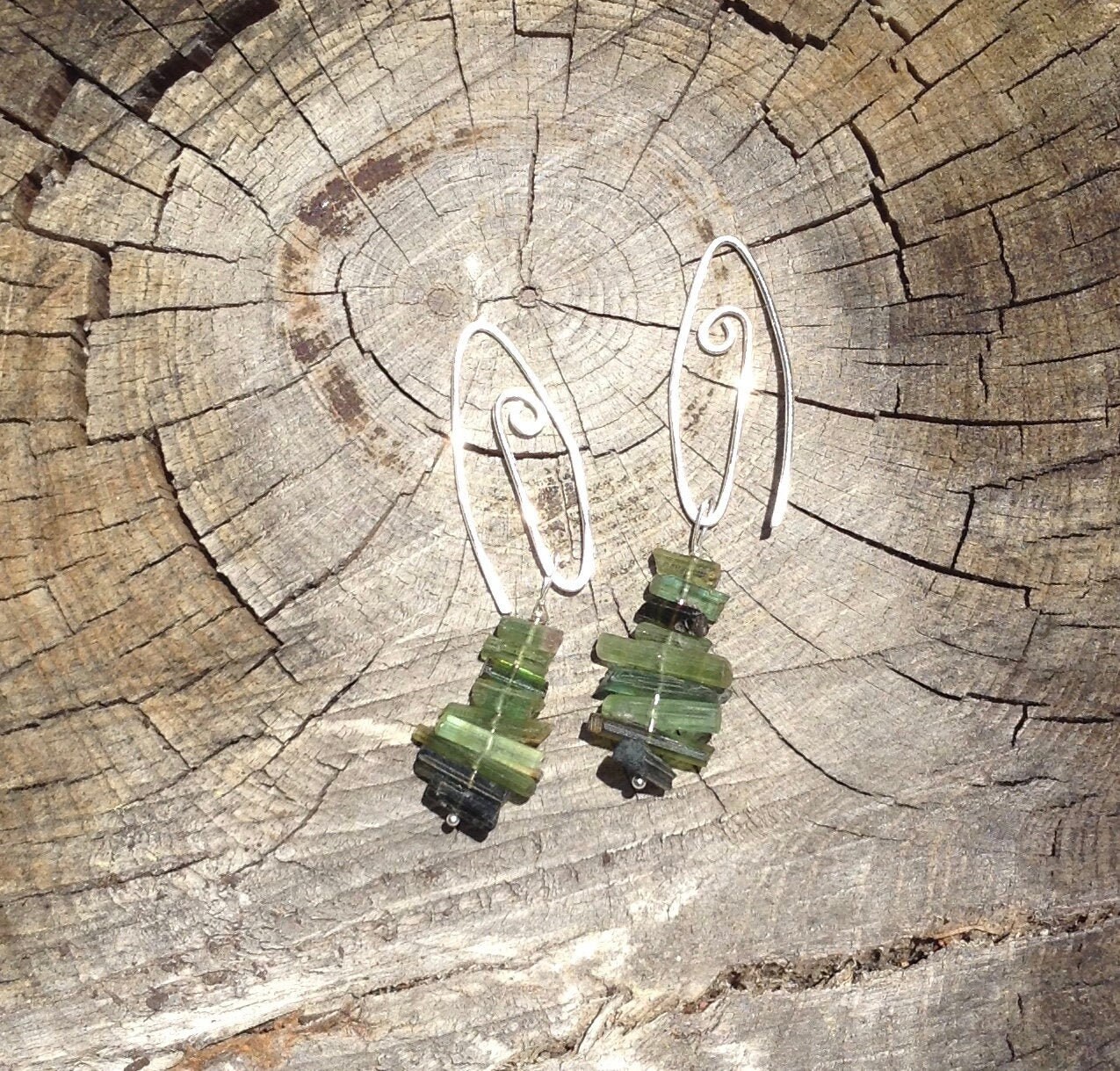 Grüner Turmalin Und Sterling Silber Edelstein Kunst Ohrringe Grüner Turmalin Und Sterling Silber Edelstein Kunst Ohrringe von WellnessGallery