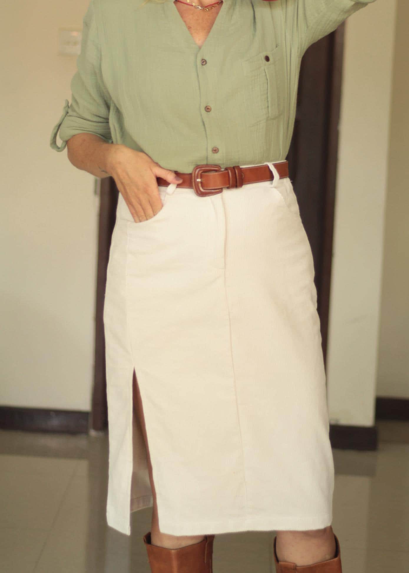 Casual Corduroy Midi Pencil Skirt Cream White, Warm Autumn Winter With Slit Lining 100% Cotton, Elastic Waist von WeltentaenzerBerlin