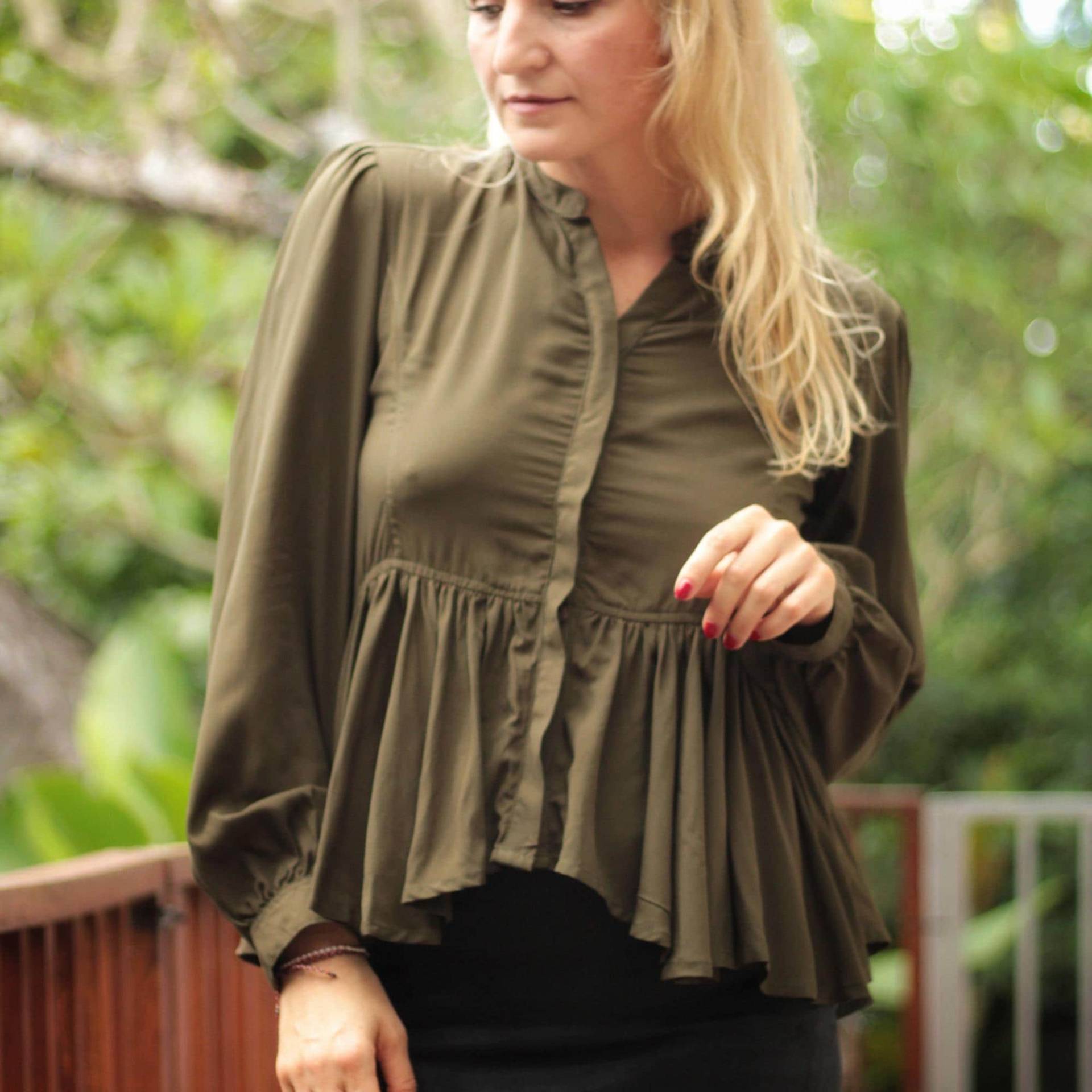 Elegant Peplum Blouse Olive, Long Sleeve Blouse, Flounce Olive Green, Festiveboho Ruffle Hem Top, Ruffled Button Front Shirt von WeltentaenzerBerlin