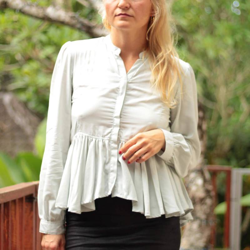 Elegante Bluse Mit Schößchen - Volant Langarm Rüschen-Saum Verdeckte Knopfleiste Büro Peplum Party von WeltentaenzerBerlin