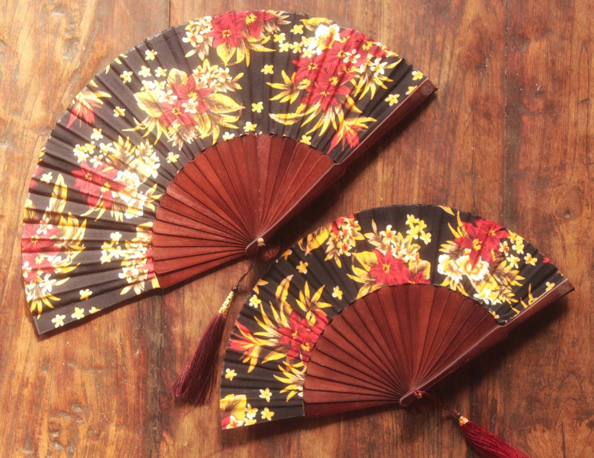 Ibiza Style Party Foldable Floral Hand Fan Handmade in Bali With A Pouch & Tassels/ Christmas Gift For Her/Fair & Sustainable von WeltentaenzerBerlin