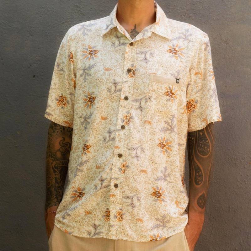 Men's Short Sleeve Floral Shirt, Lightweight Summer Boho Men Casual Hawaiian Surfer Style Shirt von WeltentaenzerBerlin