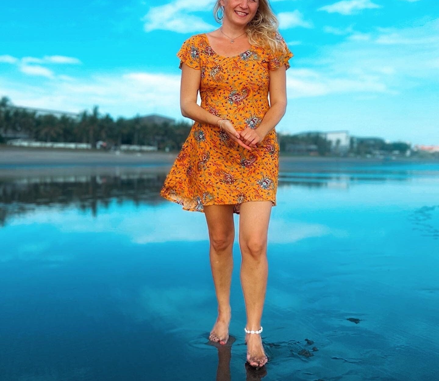 Short Summer Dress With Open Back Dress, Mini Backless Sleeve & Round Neck Cut Out At The Back in Yellow Short Summer Dress With Open Back Dress, Mini Backless Sleeve & Round Neck Cut Out At The Back in Yellow von WeltentaenzerBerlin