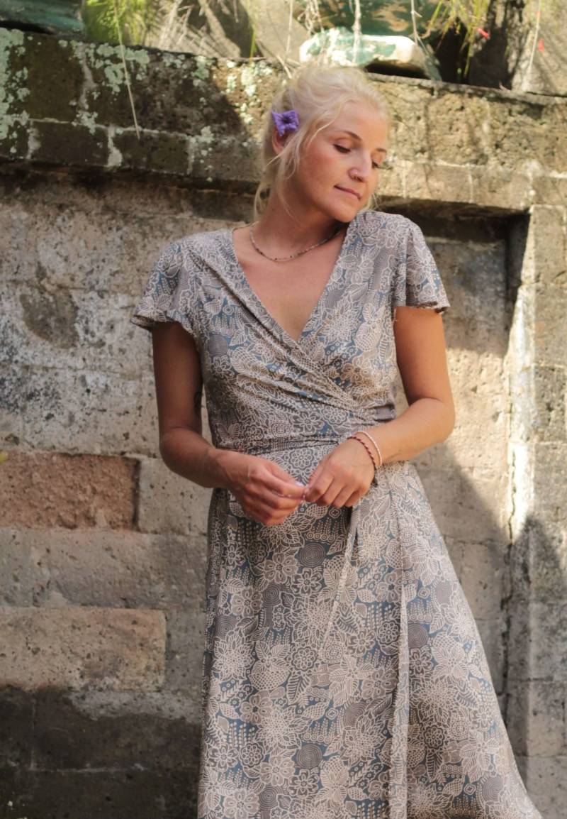 Sommerkleid Blumen Boho Maxikleid Wickelkleid Lang Schmetterlingsärmel Stillkleid Ibiza Style Umstandskleid Präriekleid von WeltentaenzerBerlin