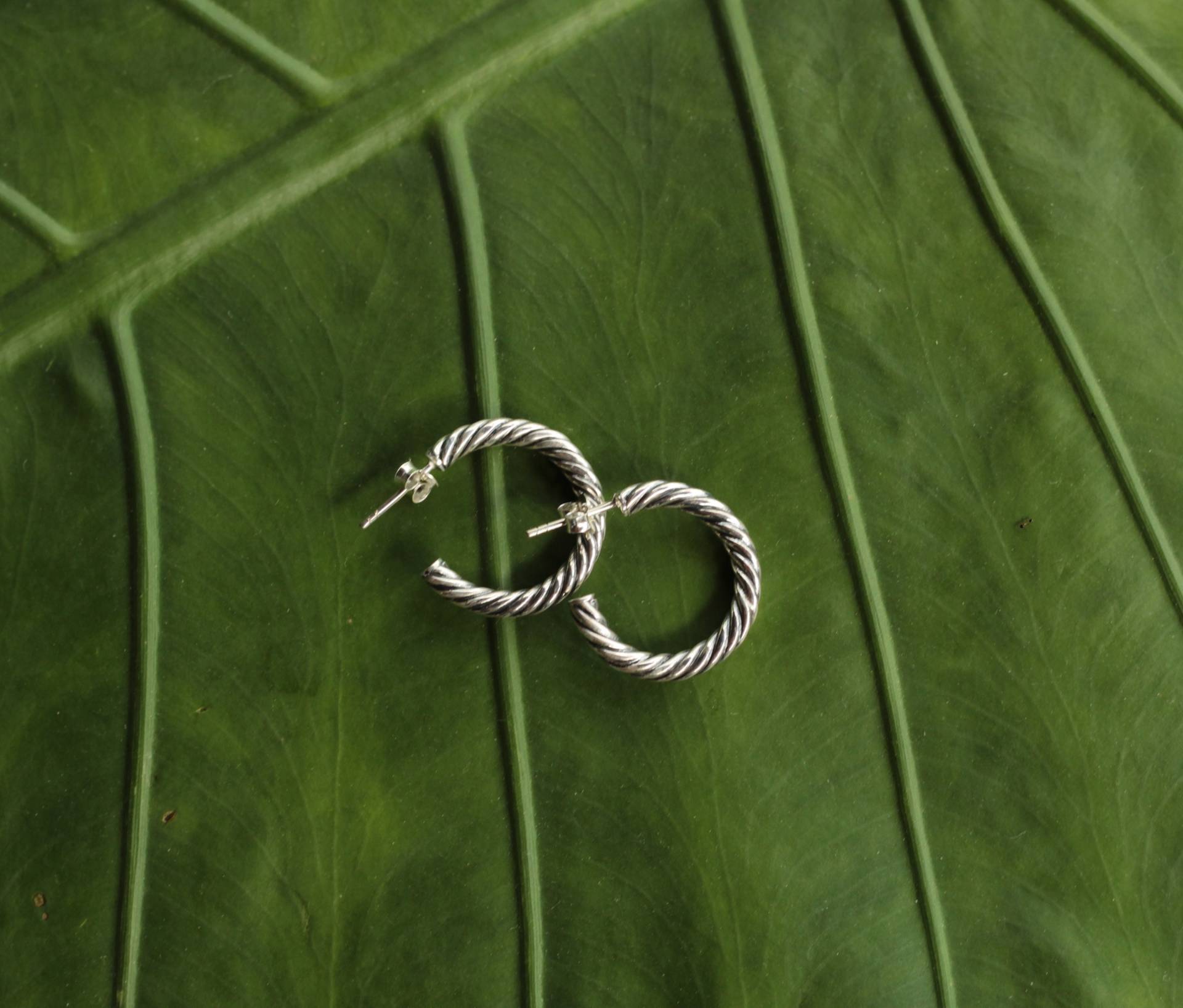 Twisted Hoop Earrings Medium Size 925 Silver Handmade in Bali Minimalistic Hoops Small, Every Day Christmas Giftfor Her Twisted Hoop Earrings Medium Size 925 Silver Handmade in Bali Minimalistic Hoops Small, Every Day Christmas Giftfor Her von WeltentaenzerBerlin