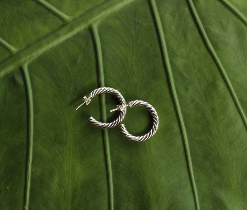 Twisted Hoop Earrings Medium Size 925 Silver Handmade in Bali Minimalistic Hoops Small, Every Day Christmas Giftfor Her von WeltentaenzerBerlin