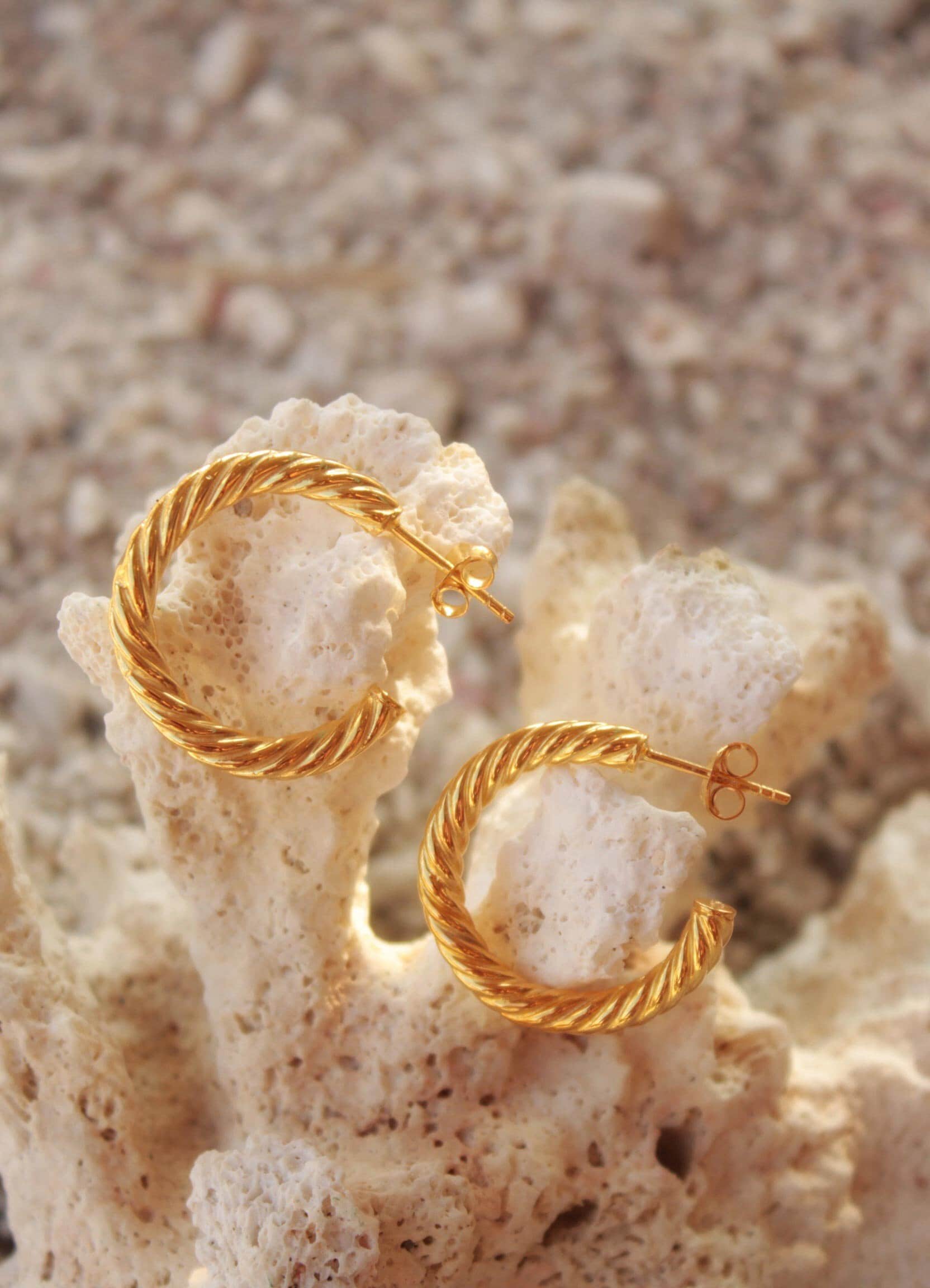 Twisted Hoop Earrings Medium Size Gold Plated 925 Silver Handmade in Bali Minimalistic Hoops Small, Every Day Christmas Giftfor Her Twisted Hoop Earrings Medium Size Gold Plated 925 Silver Handmade in Bali Minimalistic Hoops Small, Every Day Christmas Giftfor Her von WeltentaenzerBerlin