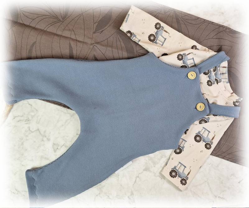 Handgefertigtes Set Aus Latzhose Und Longleeves Traktor von WelzEmotion1