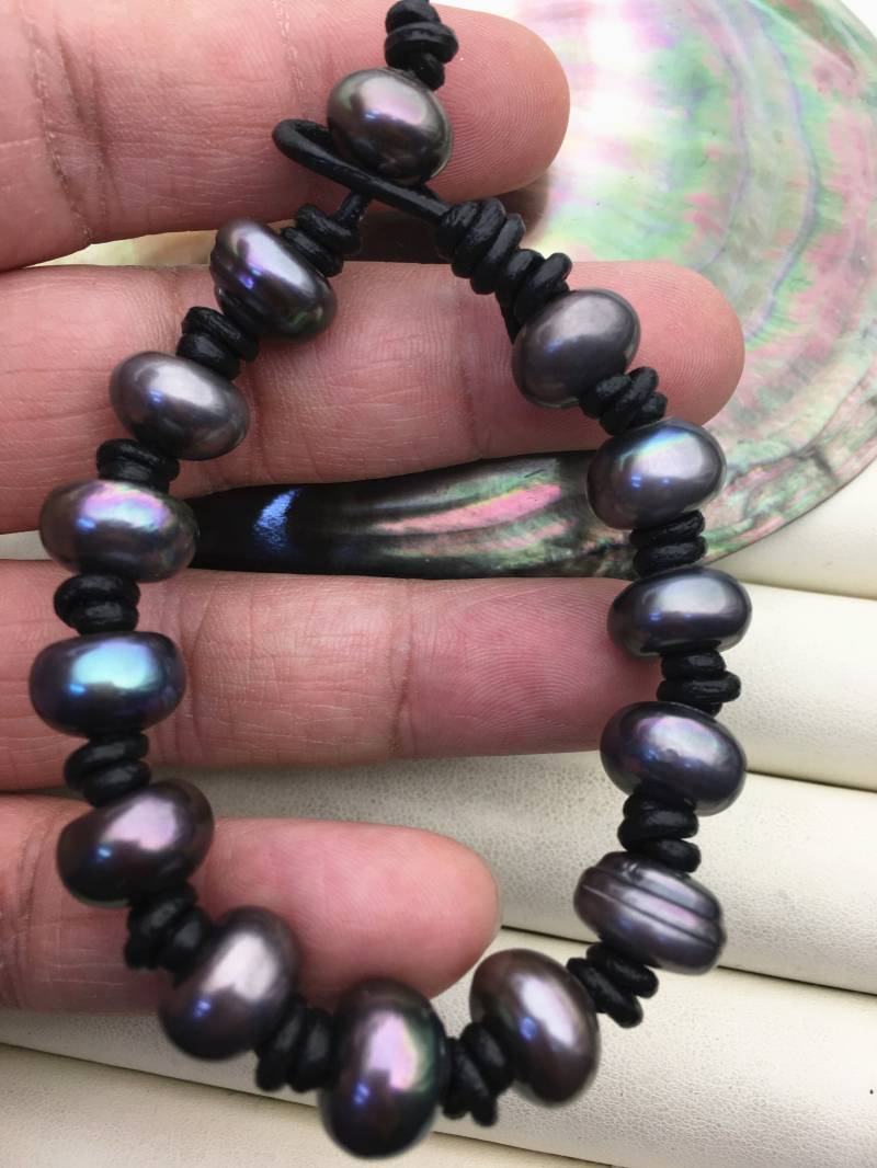 Big Deep Blue Knopf Runde Perlen Lederarmband, Länge Auswählen, Lederfarbe Handgefertigte Manschette, Le7-140 von WenPearls