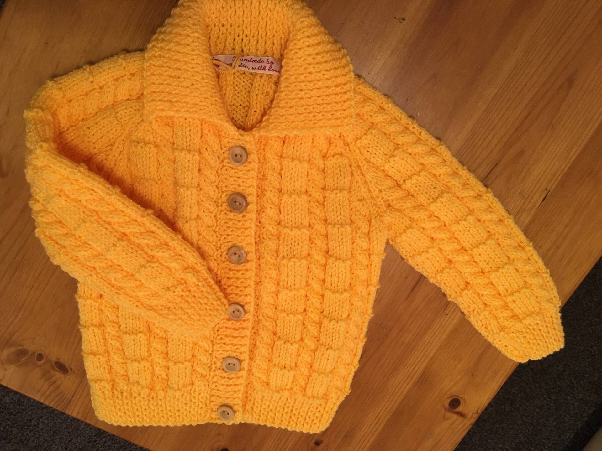 Eine Schöne Sonnengelbe Strickjacke von WendiesWeeWoolies