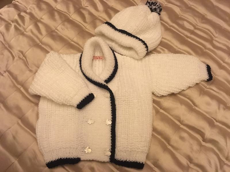 Eine Sehr Schicke Zweireihige Jacke Mit Passendem Hut Eine Sehr Schicke Zweireihige Jacke Mit Passendem Hut von WendiesWeeWoolies