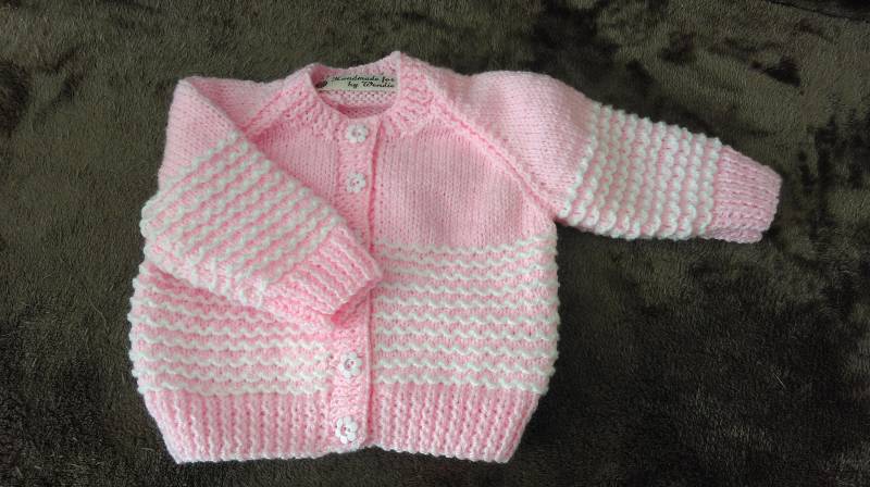 Hübsche Rosa Und Weiße Strickjacke Hübsche Rosa Und Weiße Strickjacke von WendiesWeeWoolies