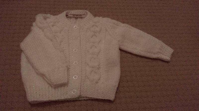 Hübsche Weiße Glitzerstrickjacke Hübsche Weiße Glitzerstrickjacke von WendiesWeeWoolies
