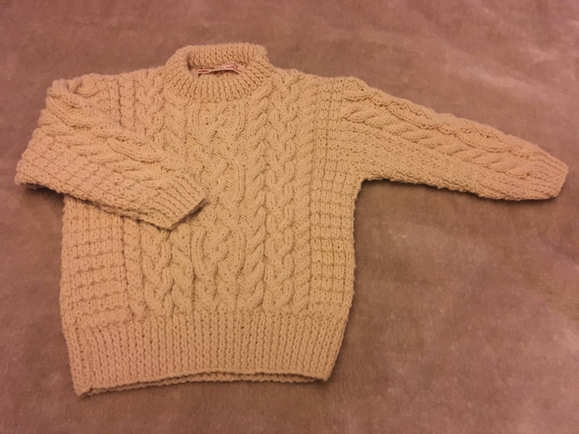 Smarter Beige Zopfpullover von WendiesWeeWoolies
