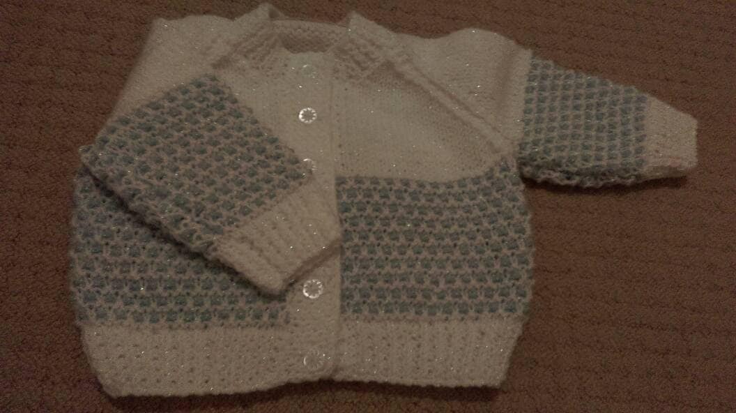 Süße Glitzer Weiß-Blaue Strickjacke von WendiesWeeWoolies