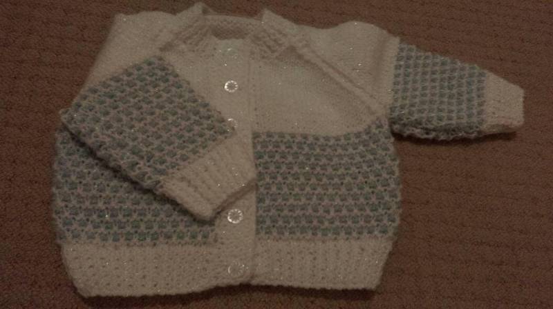 Süße Glitzer Weiß-Blaue Strickjacke von WendiesWeeWoolies