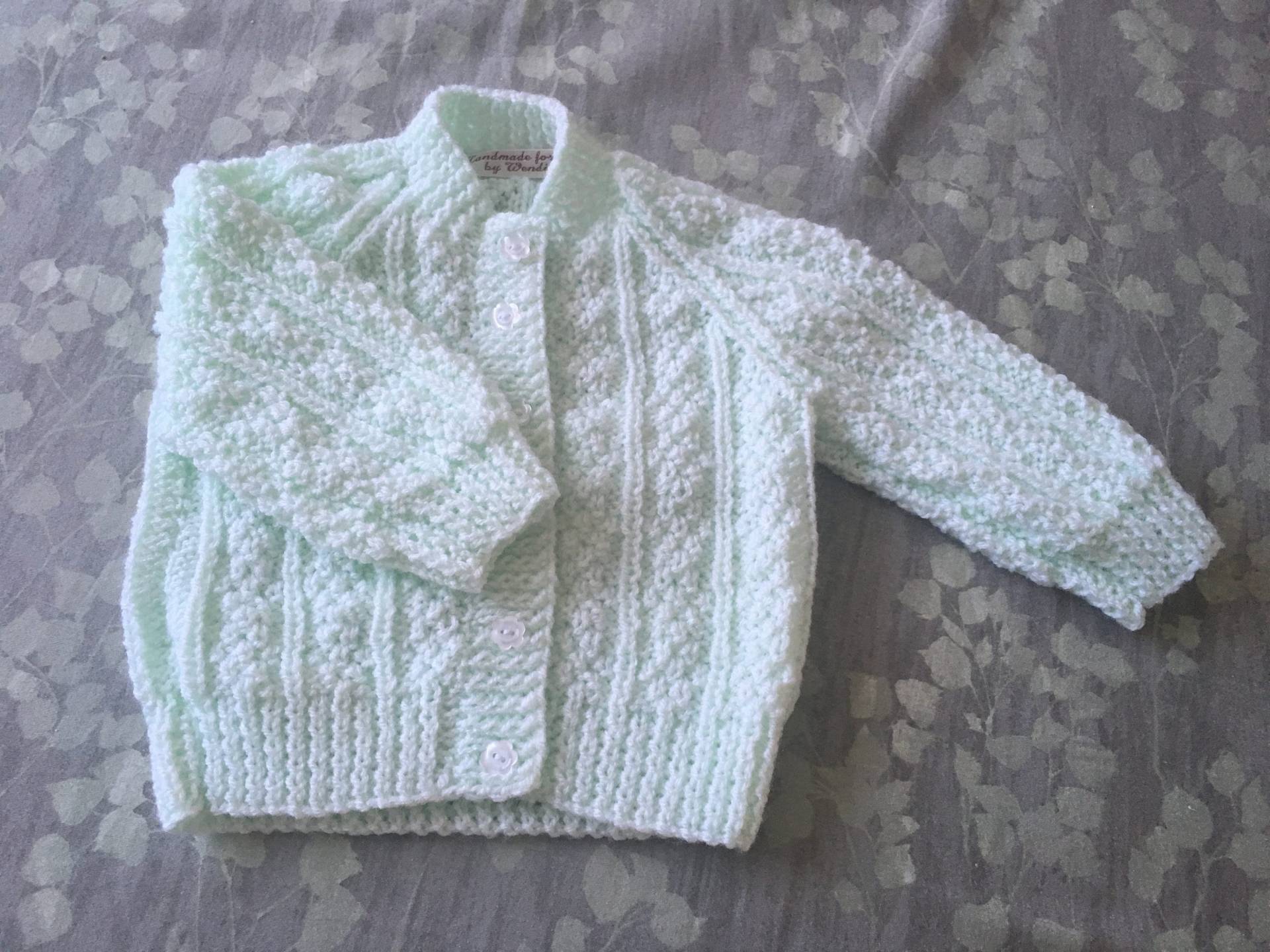 Süße Grün-Weiß Melierte Strickjacke von WendiesWeeWoolies