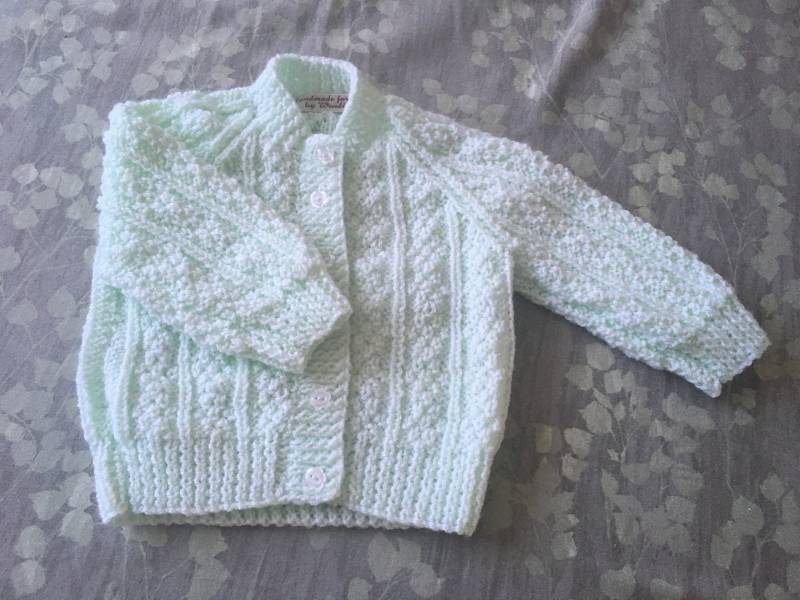 Süße Grün-Weiß Melierte Strickjacke Süße Grün-Weiß Melierte Strickjacke von WendiesWeeWoolies