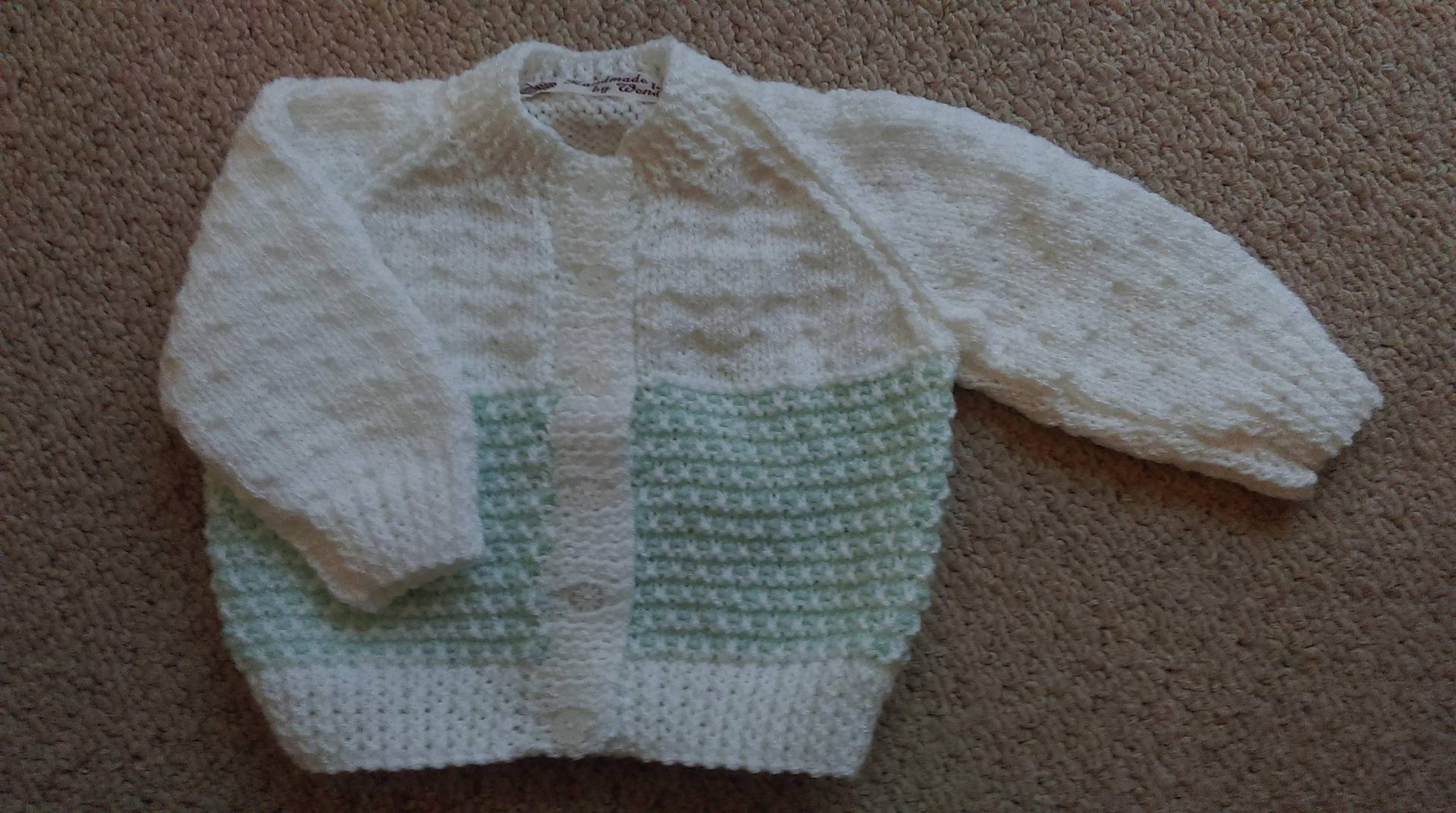 Süße Türkis-Weiße Strickjacke von WendiesWeeWoolies