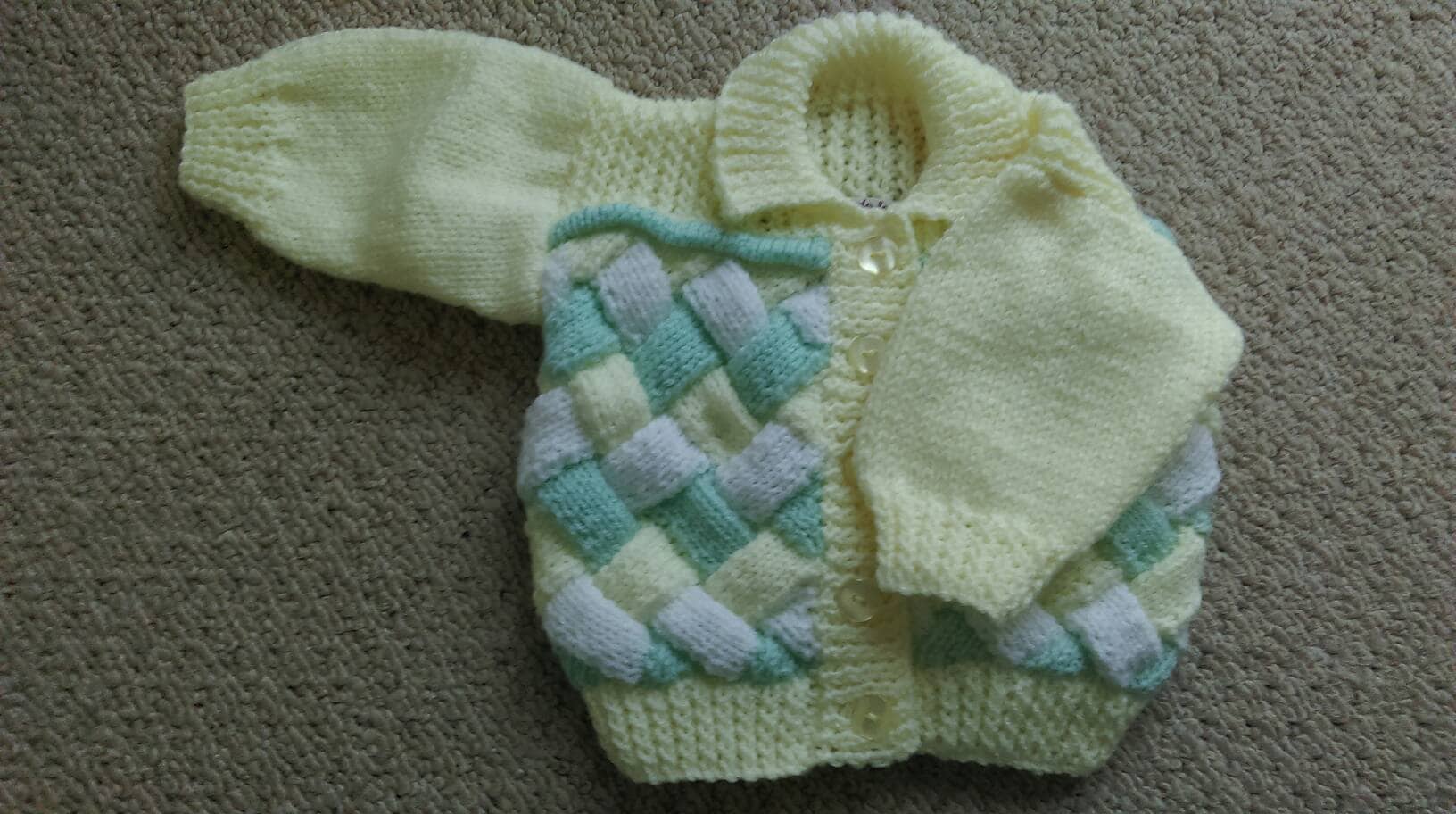 Zitronen, Türkis Und Weiße Strickjacke Mit Kragen von WendiesWeeWoolies