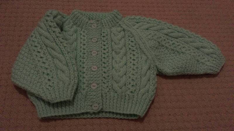 strickjacke Im Türkisen Aran-Look strickjacke Im Türkisen Aran-Look von WendiesWeeWoolies