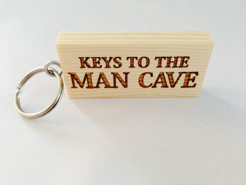 Keys To The Man Cave Schlüsselanhänger | Kann Auch Personalisiert Werden Keys To The Man Cave Schlüsselanhänger | Kann Auch Personalisiert Werden von WendoverWood