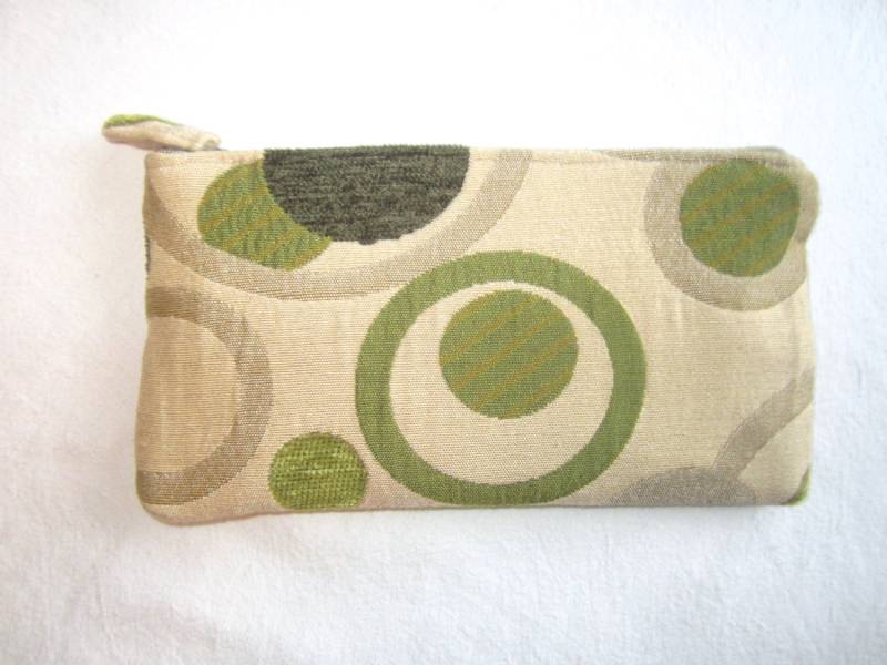 Clutch in Beige/Grün Kreise Clutch in Beige/Grün Kreise von WendyEdwardsDesigns