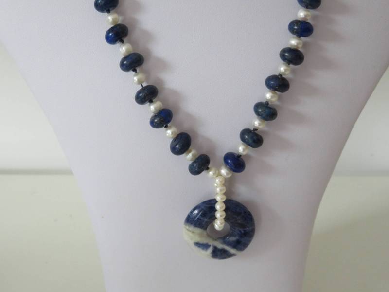 Handgemachte, Handgeknüpfte Lapis Und Süßwasser Anhänger Halskette Handgemachte, Handgeknüpfte Lapis Und Süßwasser Anhänger Halskette von WendyEjewellery