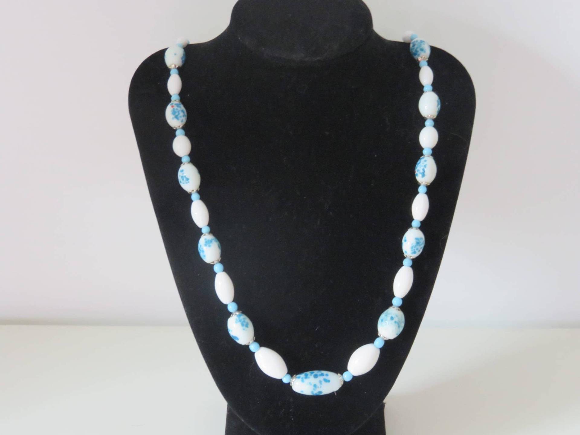 Handgemachte Vintage Blaue Und Weiße Splatterperlenkette Handgemachte Vintage Blaue Und Weiße Splatterperlenkette von WendyEjewellery